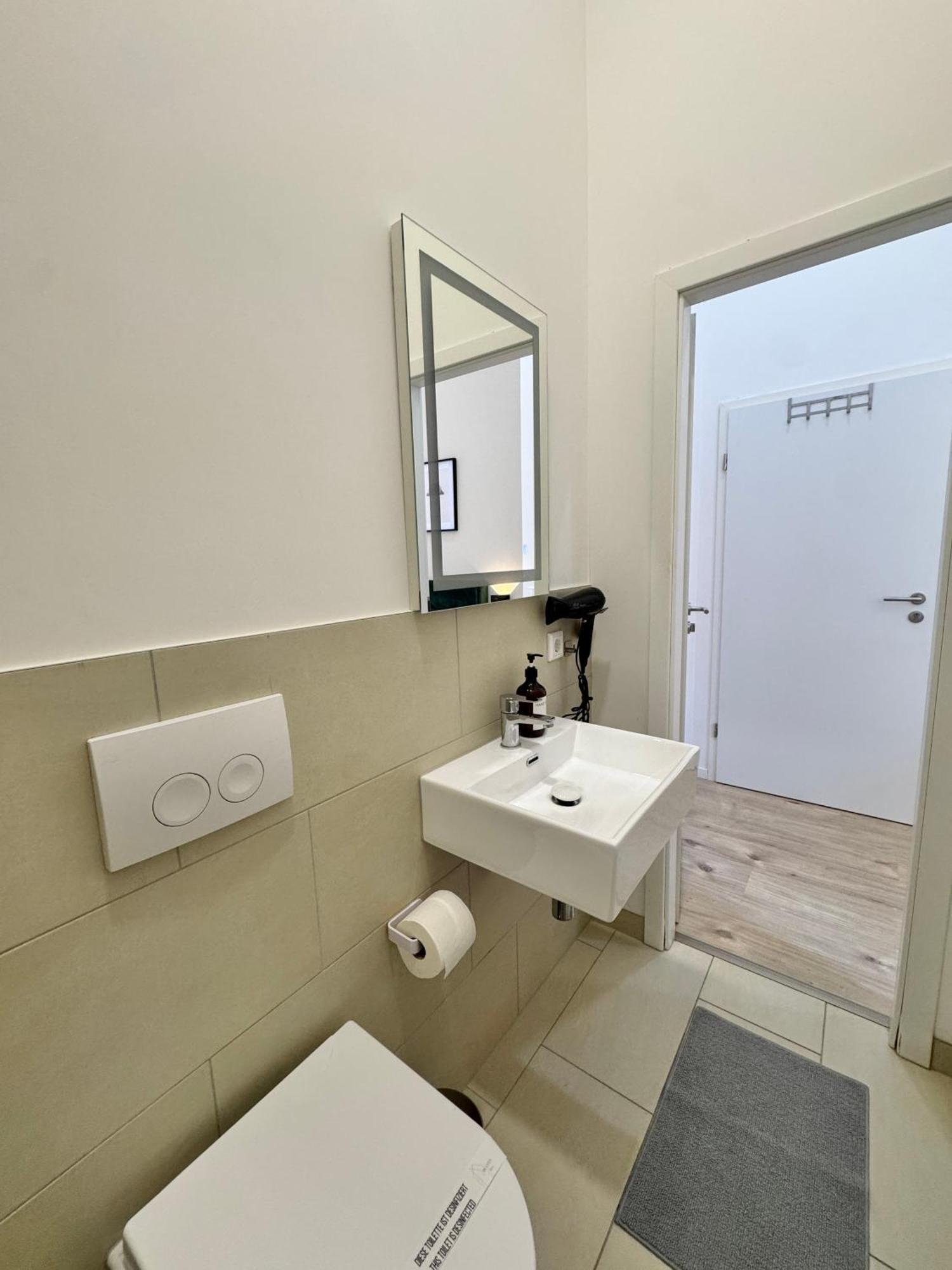 Heaven Homes - Doppelzimmer Mit Eigenem Bad Düsseldorf Exteriér fotografie